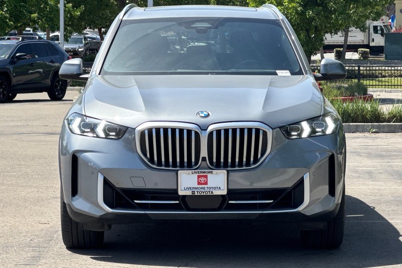 BMW X5 Vehicle Full-screen Gallery Image 09