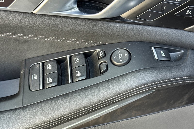 BMW X5 Vehicle Full-screen Gallery Image 12