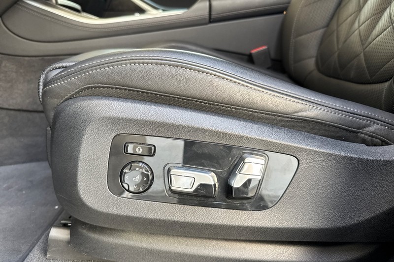 BMW X5 Vehicle Full-screen Gallery Image 13