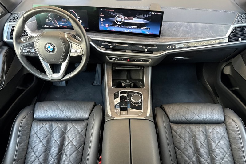 BMW X5 Vehicle Full-screen Gallery Image 15