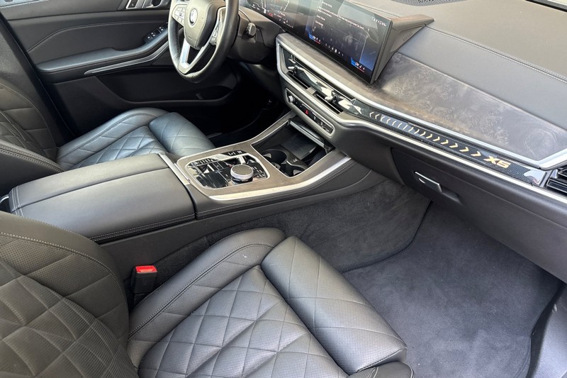 BMW X5 Vehicle Full-screen Gallery Image 19