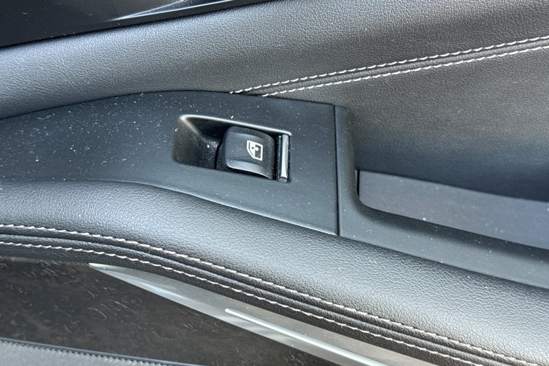 BMW X5 Vehicle Full-screen Gallery Image 22