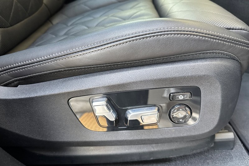 BMW X5 Vehicle Full-screen Gallery Image 23