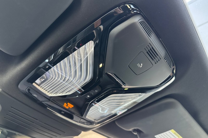 BMW X5 Vehicle Full-screen Gallery Image 24