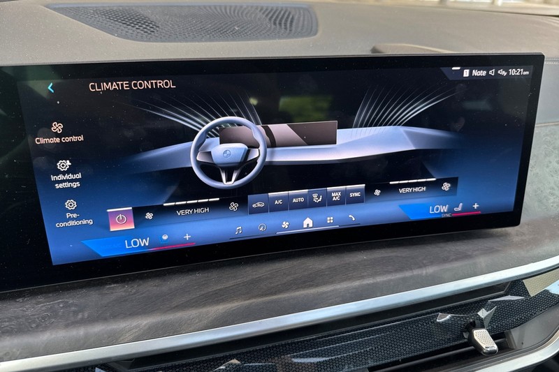 BMW X5 Vehicle Full-screen Gallery Image 28