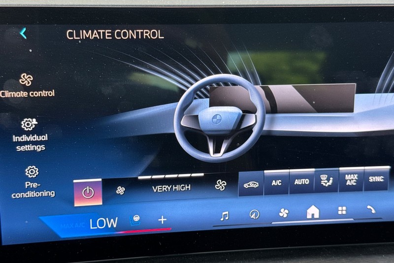 BMW X5 Vehicle Full-screen Gallery Image 29
