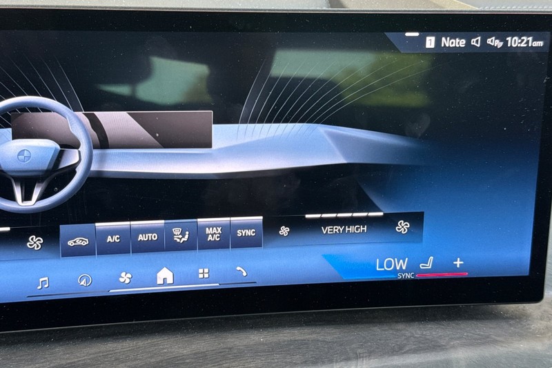 BMW X5 Vehicle Full-screen Gallery Image 30