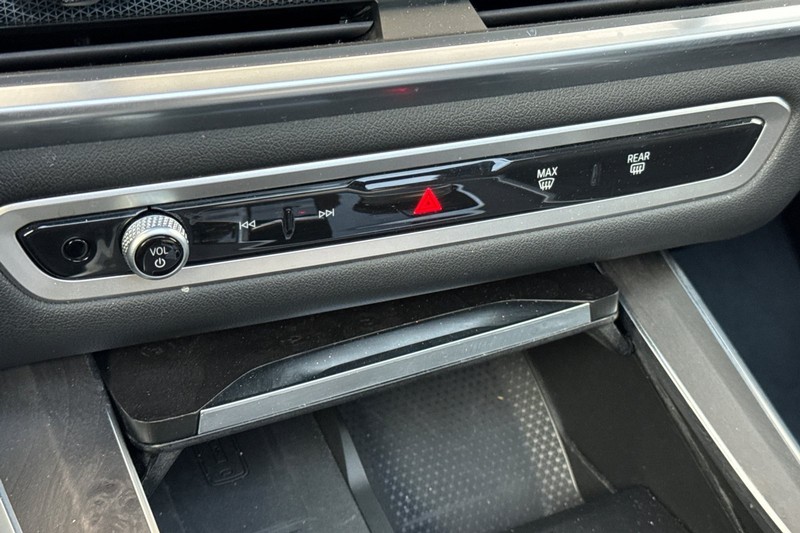 BMW X5 Vehicle Full-screen Gallery Image 31