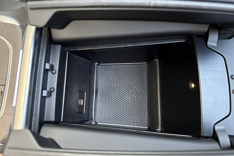 BMW X5 Vehicle Full-screen Gallery Image 33