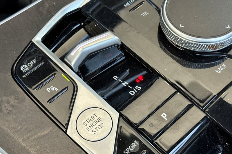 BMW X5 Vehicle Full-screen Gallery Image 34