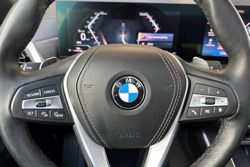 BMW X5 Vehicle Full-screen Gallery Image 35