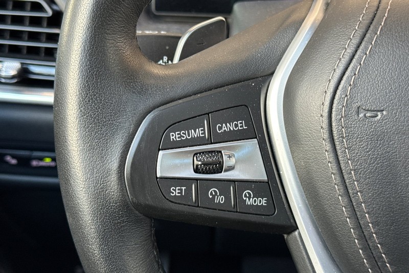 BMW X5 Vehicle Full-screen Gallery Image 36