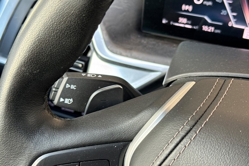 BMW X5 Vehicle Full-screen Gallery Image 37
