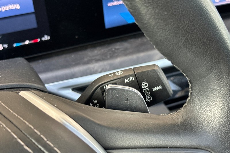 BMW X5 Vehicle Full-screen Gallery Image 39