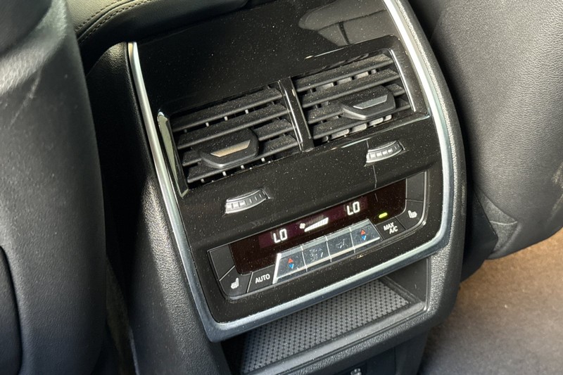 BMW X5 Vehicle Full-screen Gallery Image 41