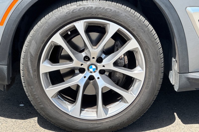 BMW X5 Vehicle Full-screen Gallery Image 43