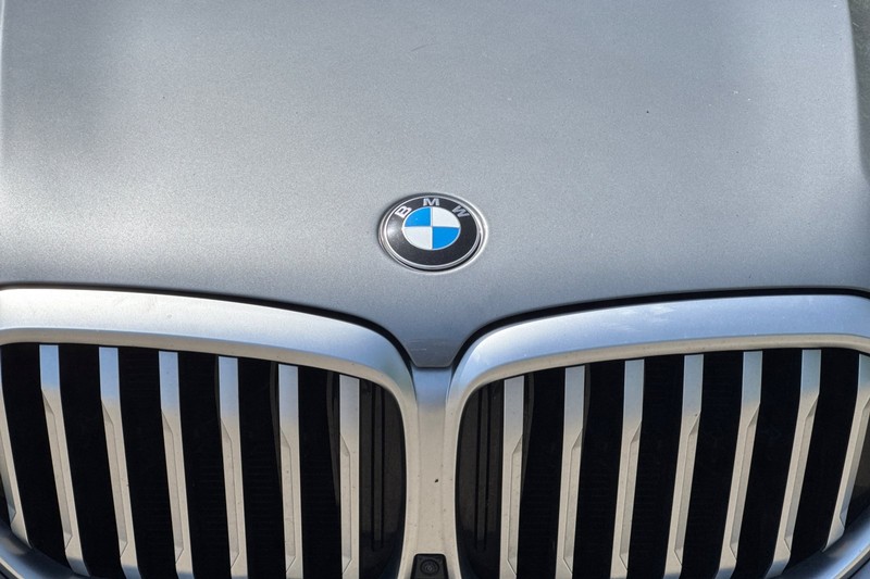 BMW X5 Vehicle Full-screen Gallery Image 45