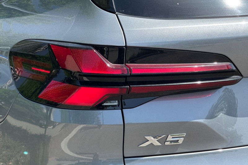 BMW X5 Vehicle Full-screen Gallery Image 46