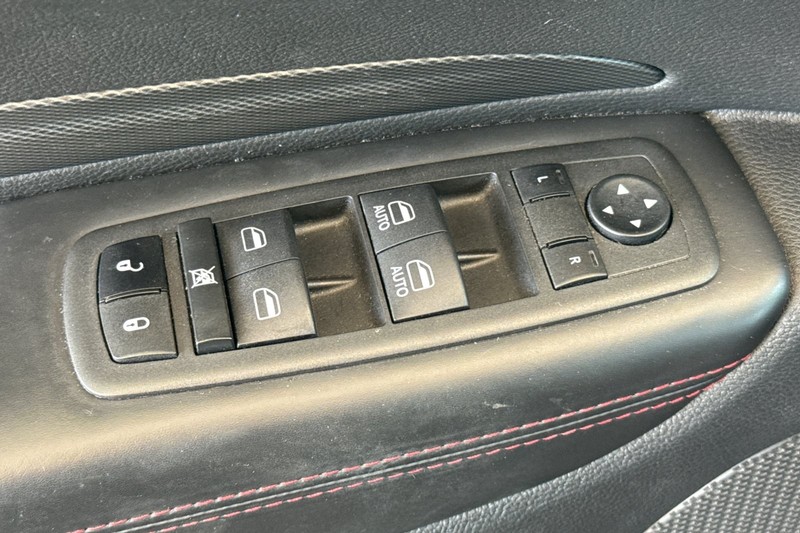 Dodge Durango Vehicle Full-screen Gallery Image 12