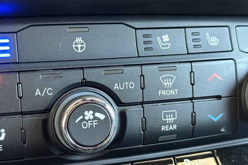 Dodge Durango Vehicle Full-screen Gallery Image 31