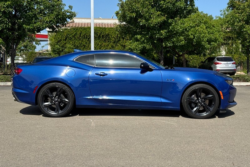 Chevrolet Camaro Vehicle Full-screen Gallery Image 03