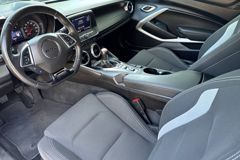 Chevrolet Camaro Vehicle Full-screen Gallery Image 10