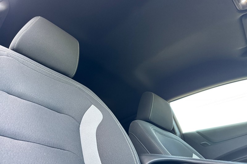 Chevrolet Camaro Vehicle Full-screen Gallery Image 19