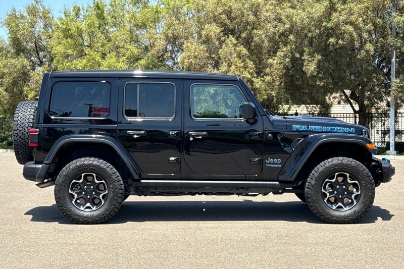 Jeep Wrangler 4xe Vehicle Full-screen Gallery Image 03