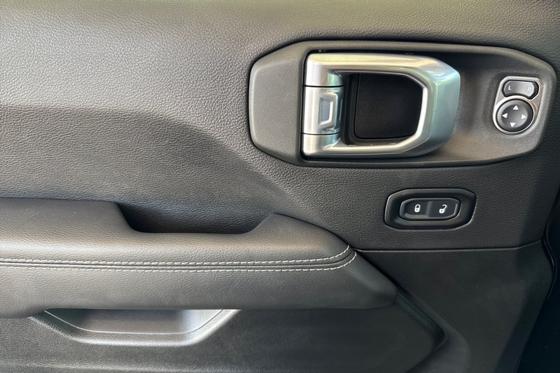 Jeep Wrangler 4xe Vehicle Full-screen Gallery Image 11