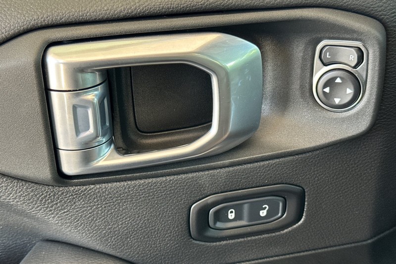 Jeep Wrangler 4xe Vehicle Full-screen Gallery Image 12