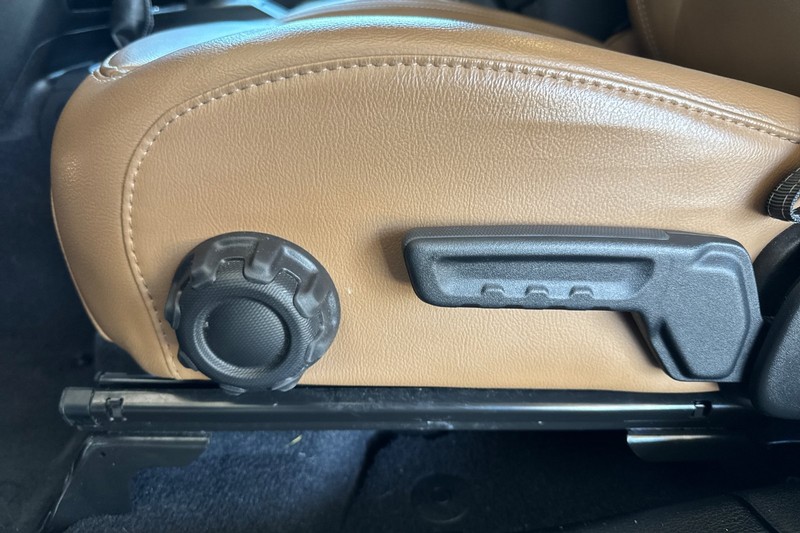Jeep Wrangler 4xe Vehicle Full-screen Gallery Image 13