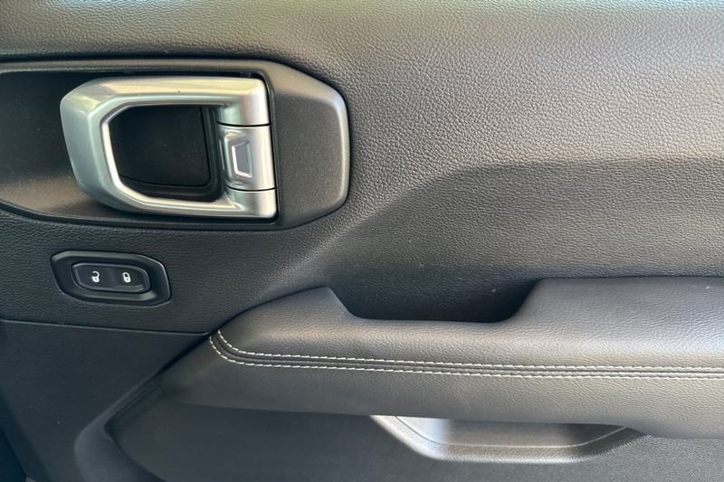 Jeep Wrangler 4xe Vehicle Full-screen Gallery Image 21
