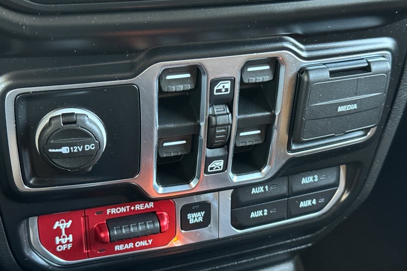 Jeep Wrangler 4xe Vehicle Full-screen Gallery Image 31