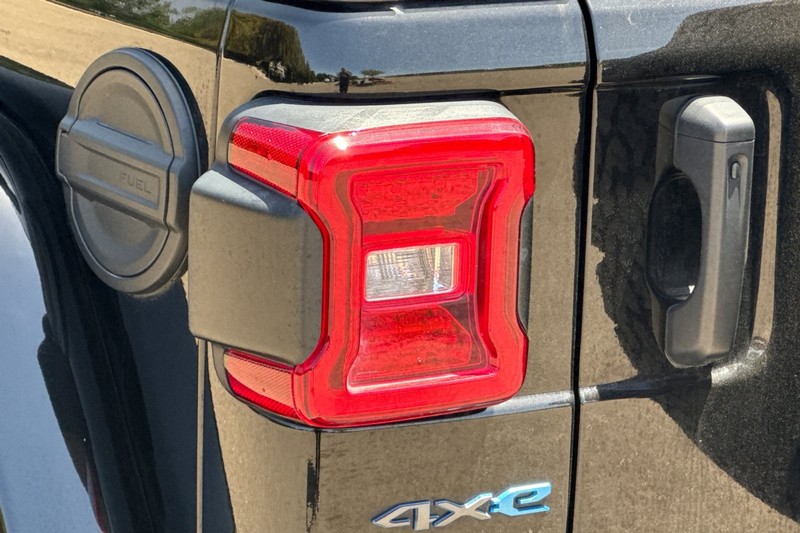 Jeep Wrangler 4xe Vehicle Full-screen Gallery Image 45