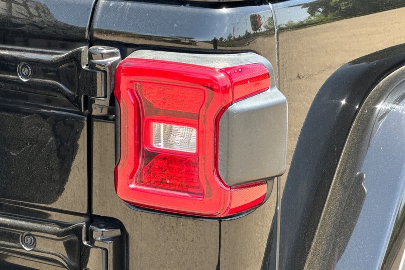Jeep Wrangler 4xe Vehicle Full-screen Gallery Image 47