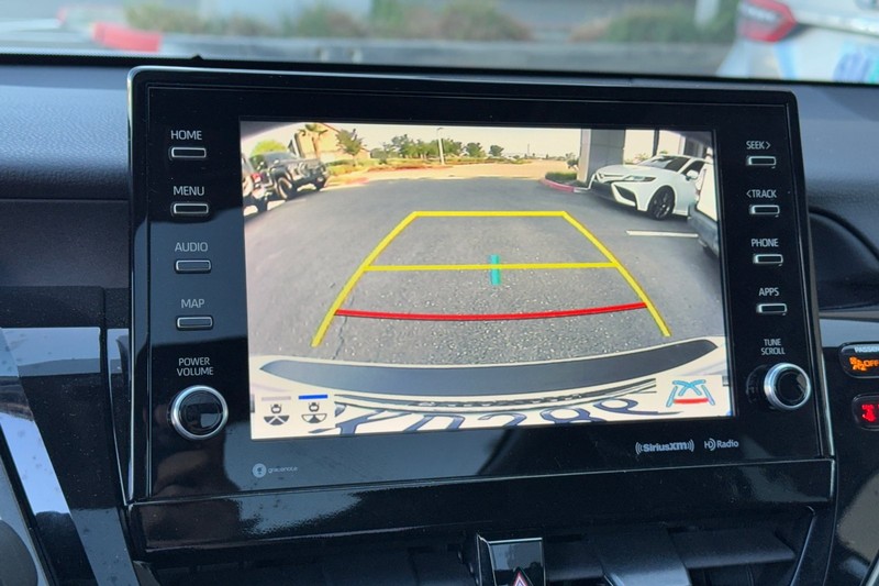 Toyota Camry Vehicle Full-screen Gallery Image 26