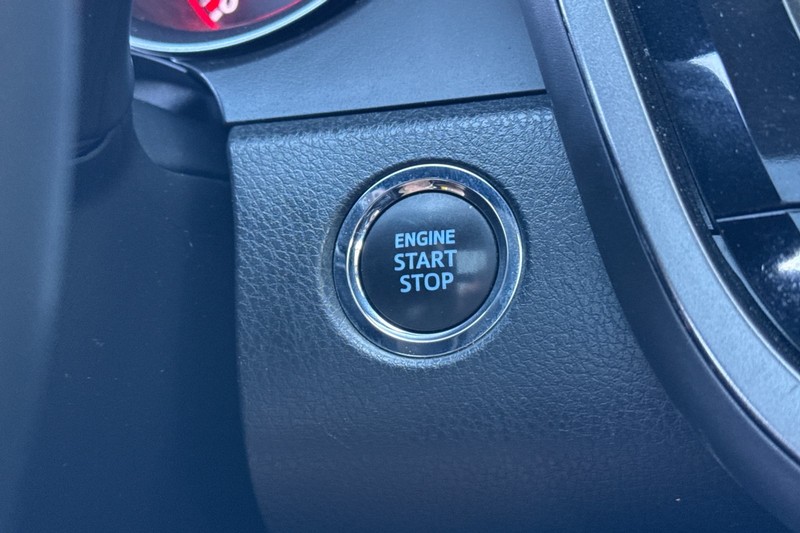 Toyota Camry Vehicle Full-screen Gallery Image 34