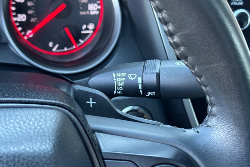 Toyota Camry Vehicle Full-screen Gallery Image 39