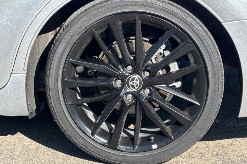 Toyota Camry Vehicle Full-screen Gallery Image 45