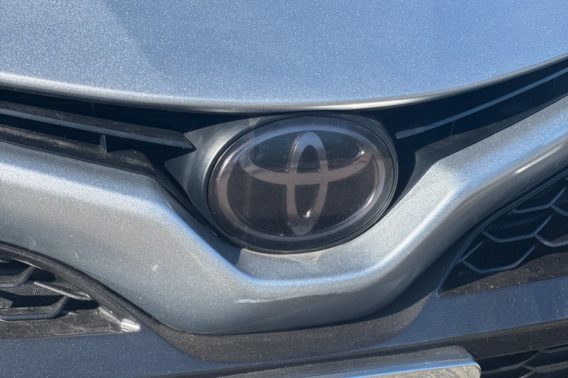 Toyota Camry Vehicle Full-screen Gallery Image 47
