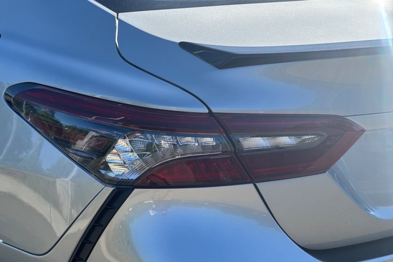 Toyota Camry Vehicle Full-screen Gallery Image 48