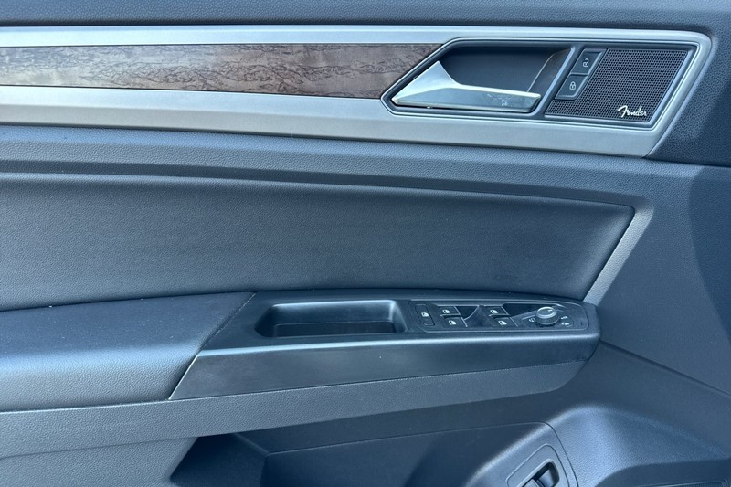 Volkswagen Atlas Vehicle Full-screen Gallery Image 11