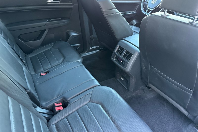 Volkswagen Atlas Vehicle Full-screen Gallery Image 19