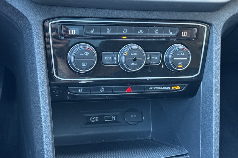 Volkswagen Atlas Vehicle Full-screen Gallery Image 29