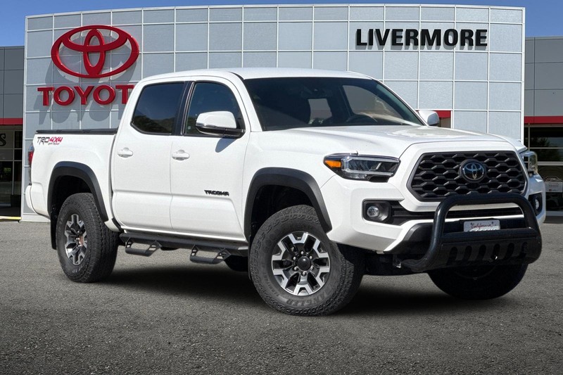 Toyota Tacoma 4WD Vehicle Full-screen Gallery Image 02