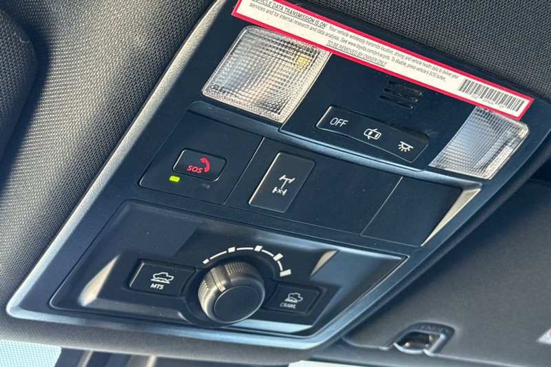 Toyota Tacoma 4WD Vehicle Full-screen Gallery Image 23