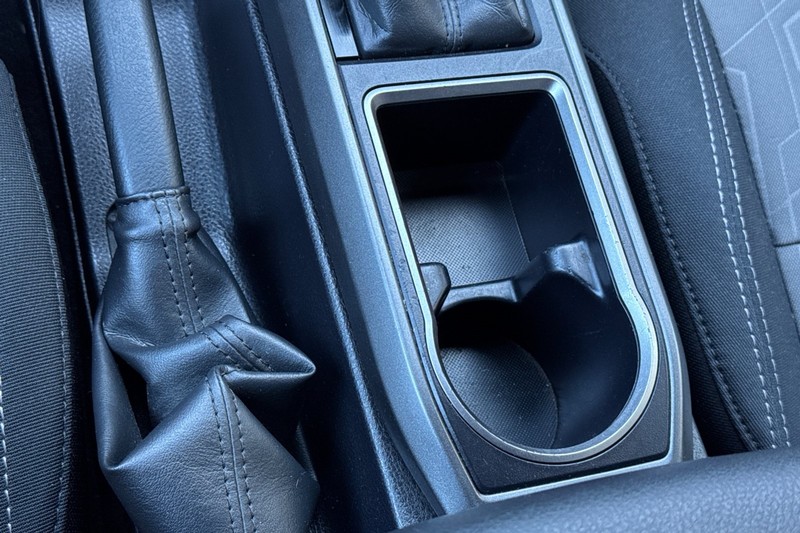 Toyota Tacoma 4WD Vehicle Full-screen Gallery Image 31