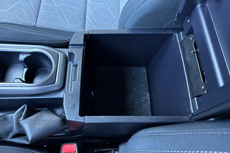 Toyota Tacoma 4WD Vehicle Full-screen Gallery Image 32