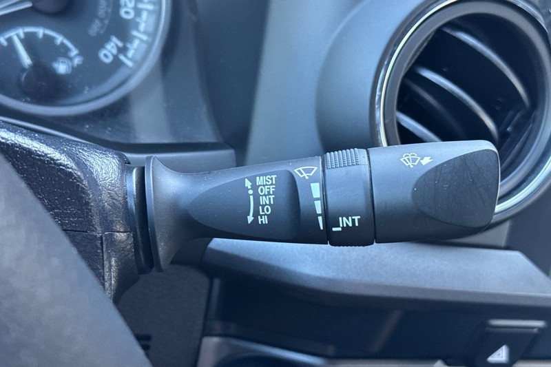Toyota Tacoma 4WD Vehicle Full-screen Gallery Image 39