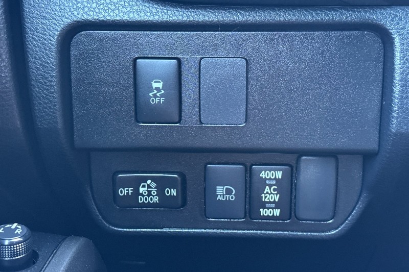 Toyota Tacoma 4WD Vehicle Full-screen Gallery Image 42